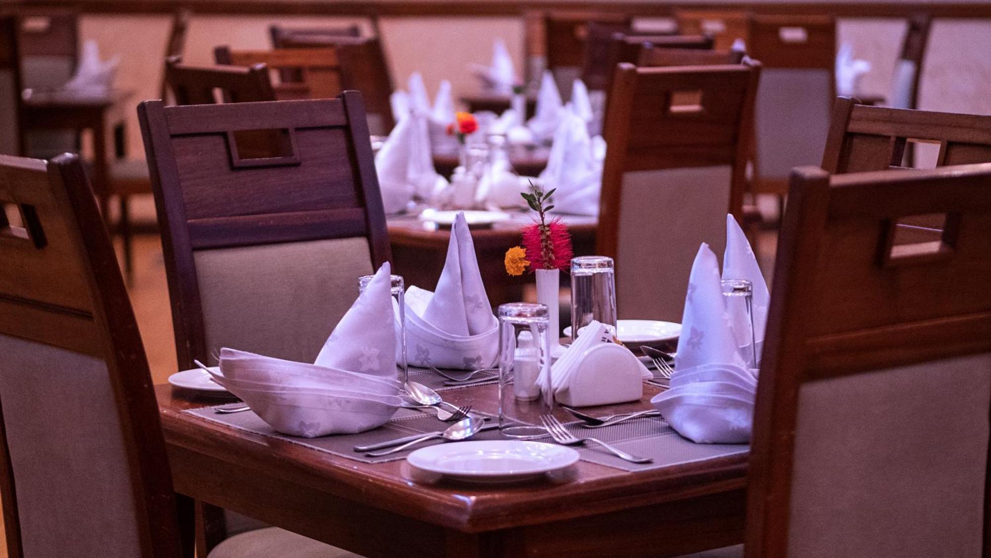 Sirikwa Hotel Элдорет Экстерьер фото